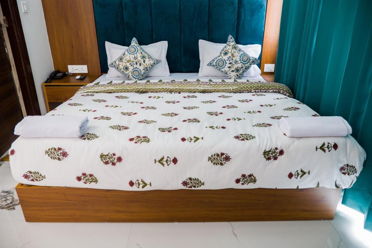 The Vinayak By Le Pension Stays Rishikesh Exterior photo